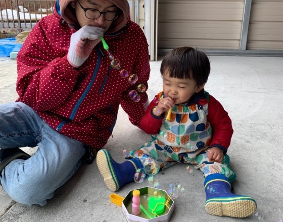 ＜苫小牧店＞子供とシャボン玉遊び