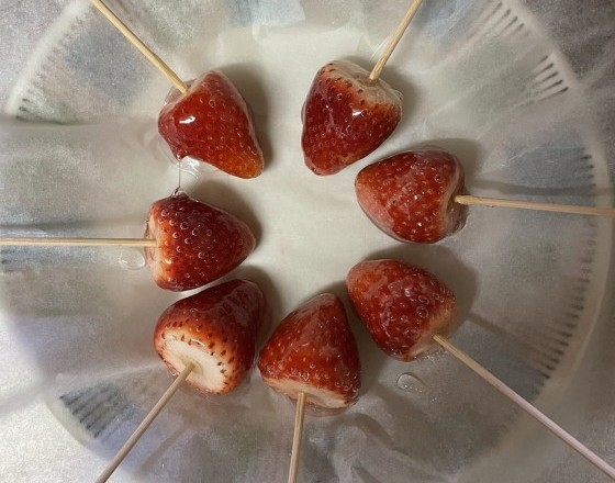<苫小牧店>いちご飴作り