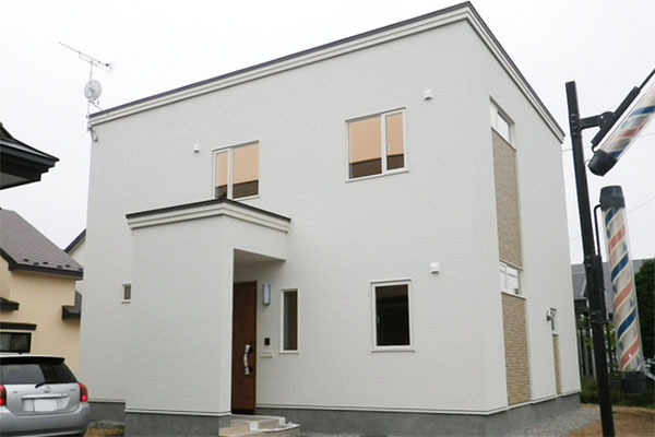 圧倒的な吹き抜けと、無垢のフロアが心地よいお家！