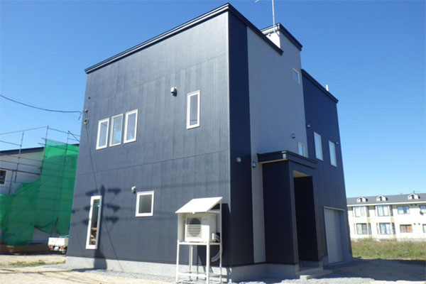 ビルトインガレージと屋上庭園、夢の広がるお家！