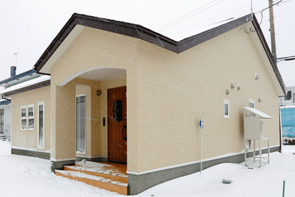 やさしい色合いの平屋のお家！