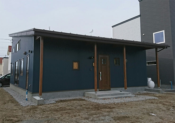 窓から入る日差しだけで暖かい、ロフト付きのひらや