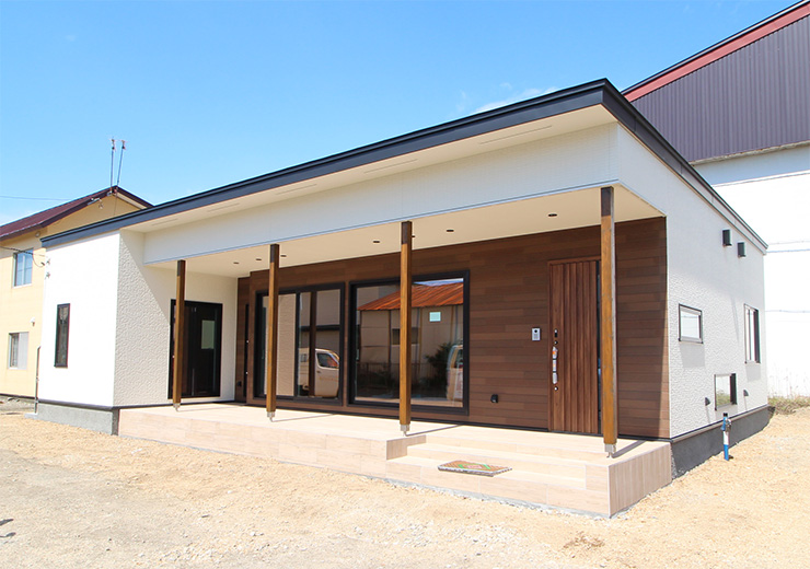 木目調のおしゃれな土間のある平屋