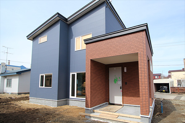 リビングに隣接した寛ぎの間があるお家