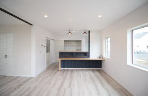 太陽光パネル8.52Kw搭載！対面キッチンに素敵なカウンターがあるお家