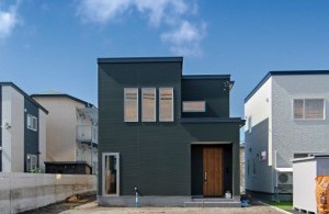 広い土間と吹き抜けのある家