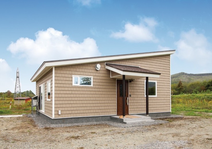 アイアン×ウッドで見せる収納がお洒落な平屋