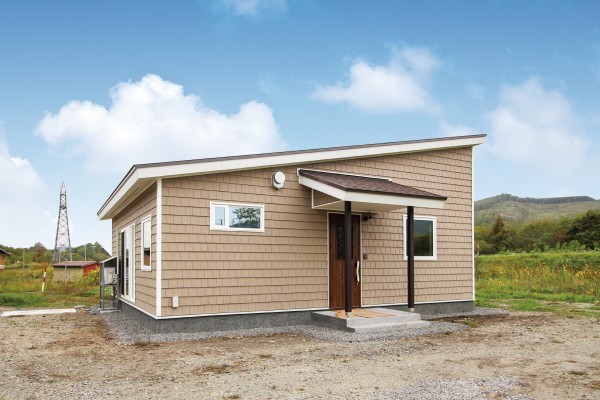 アイアン×ウッドで見せる収納がお洒落な平屋